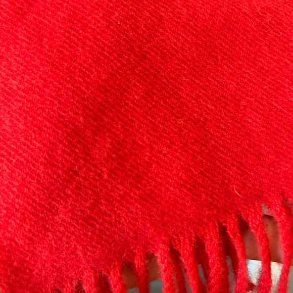 Elegant Red Fringe Cashmere Scarf - Picture 2 of 2